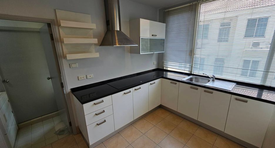 For rent 3 bedrooms condo in Watthana, Bangkok