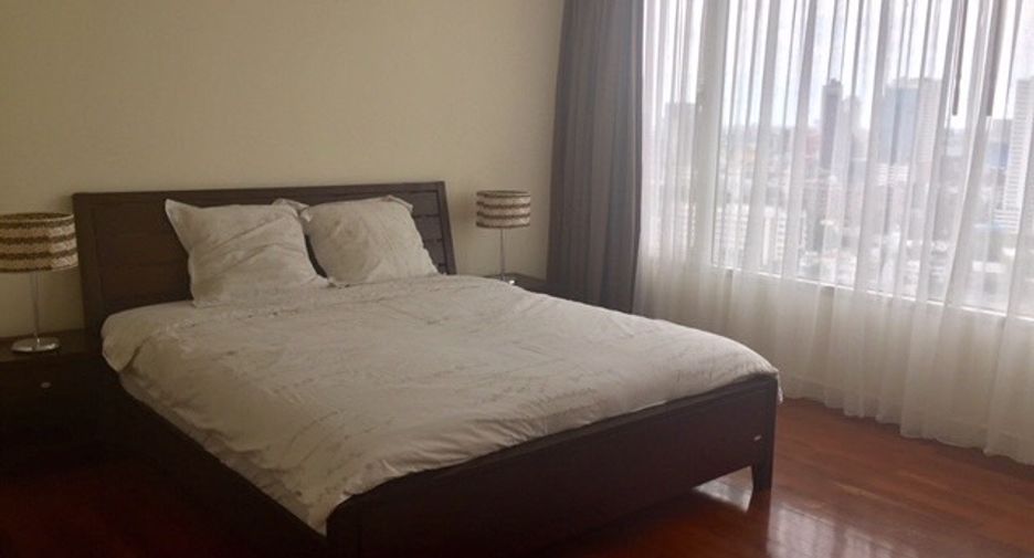 For rent 3 bedrooms condo in Watthana, Bangkok