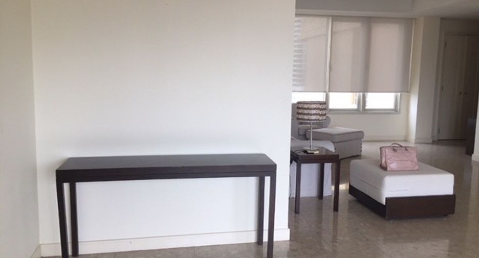 For rent 3 bedrooms condo in Watthana, Bangkok