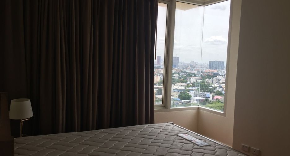 For rent 3 bedrooms condo in Watthana, Bangkok