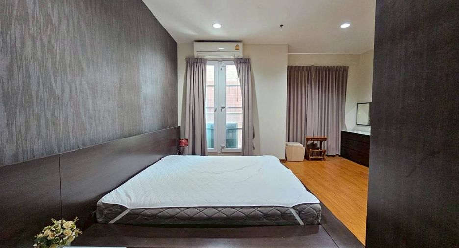 For rent 3 ベッドルーム condo in Khlong Toei, Bangkok