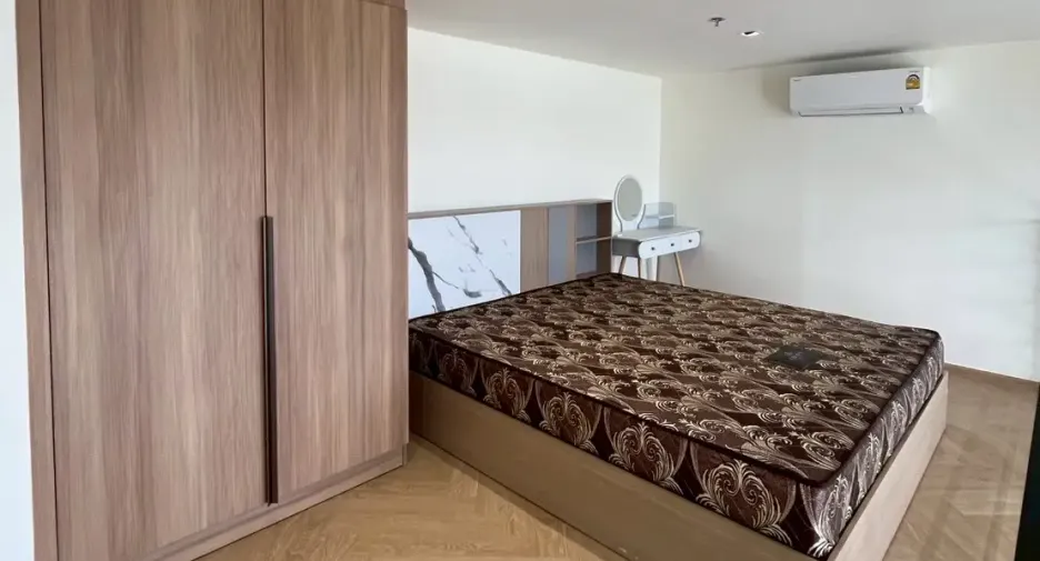 For rent 1 bed condo in Thon Buri, Bangkok