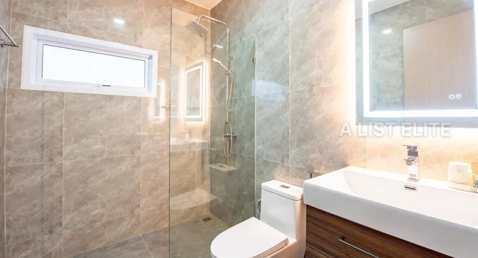 For rent 4 bedrooms house in Bang Lamung, Chonburi