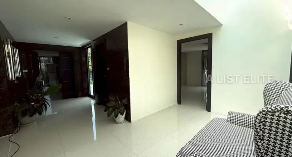 For rent 5 bedrooms house in Bang Lamung, Chonburi