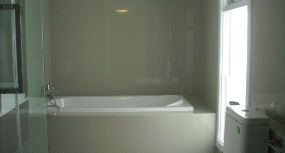 For sale 3 bedrooms condo in Watthana, Bangkok
