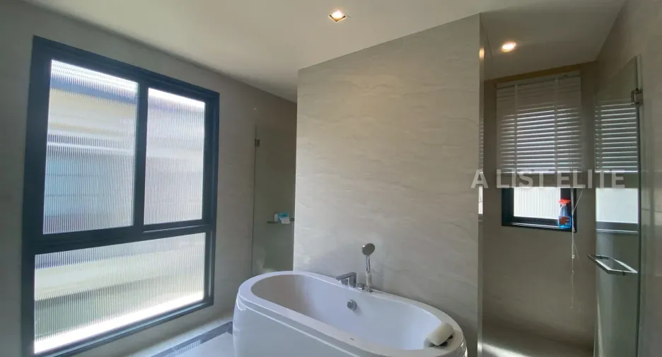 For rent 4 bedrooms house in Bang Lamung, Chonburi