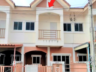 Casa adosada en venta de 3 habitaciones en Pluak Daeng, Rayong