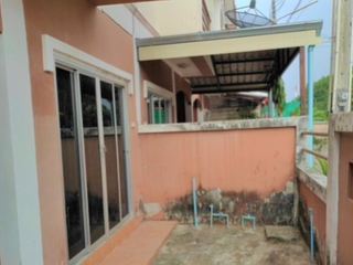 Casa adosada en venta de 3 habitaciones en Pluak Daeng, Rayong
