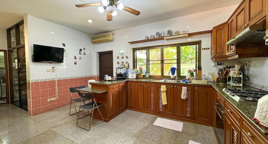 For sale 7 bedrooms house in Bang Lamung, Chonburi