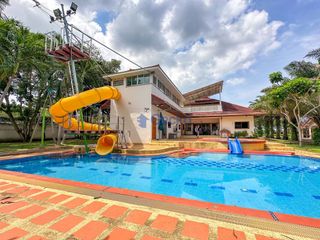 Casa en venta de 7 habitaciones en Bang Lamung, Chonburi