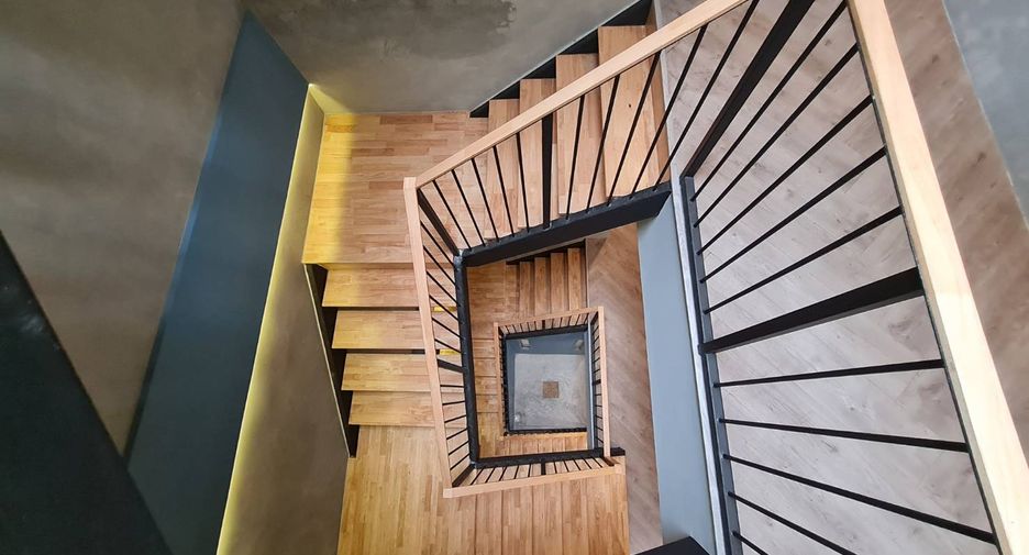 For rent 3 bedrooms townhouse in Watthana, Bangkok