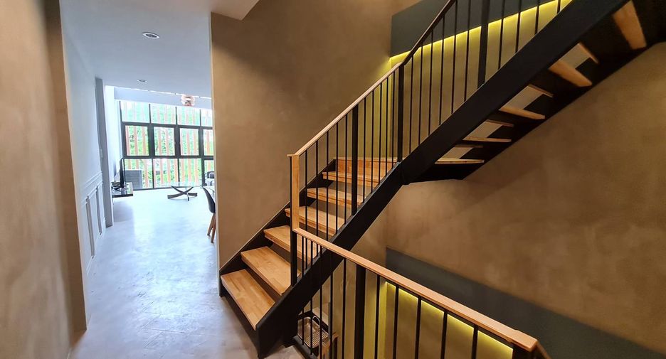 For rent 3 bedrooms townhouse in Watthana, Bangkok