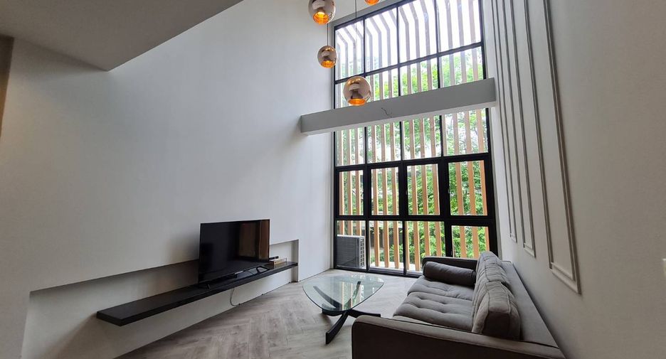 For rent 3 bedrooms townhouse in Watthana, Bangkok