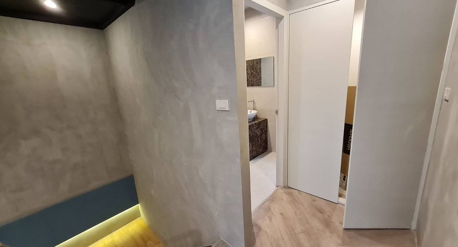 For rent 3 bedrooms townhouse in Watthana, Bangkok