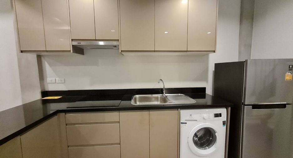 For rent 3 bedrooms townhouse in Watthana, Bangkok