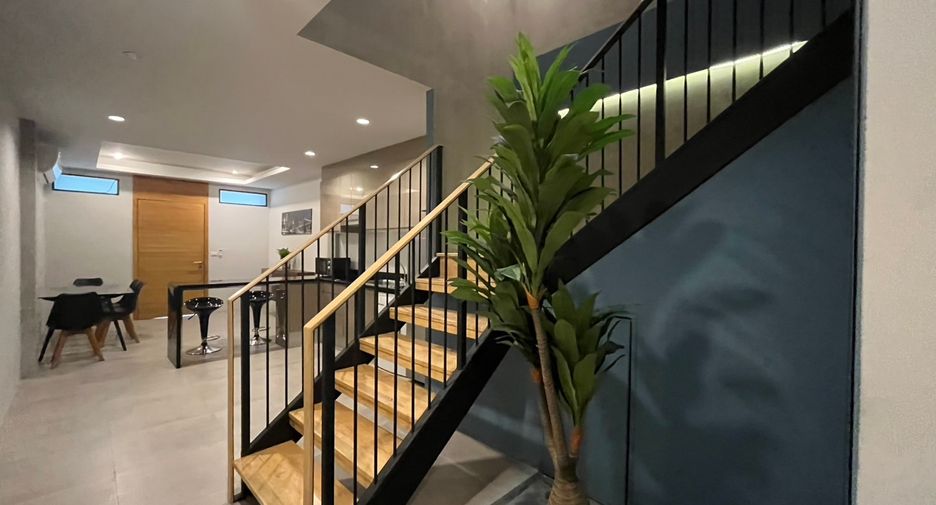 For rent 3 bedrooms townhouse in Watthana, Bangkok