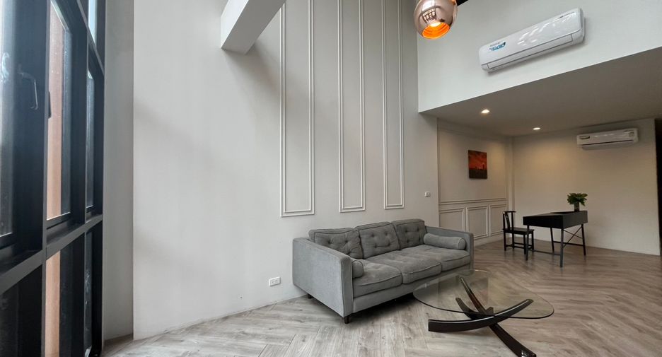 For rent 3 bedrooms townhouse in Watthana, Bangkok