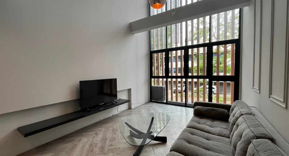 For rent 3 bedrooms townhouse in Watthana, Bangkok