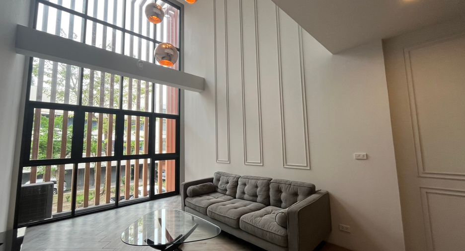 For rent 3 bedrooms townhouse in Watthana, Bangkok