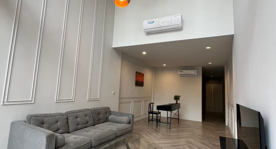 For rent 3 bedrooms townhouse in Watthana, Bangkok