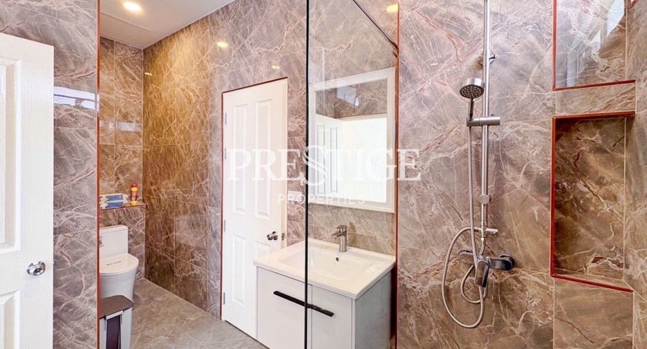 For sale 3 bedrooms house in East Pattaya, Pattaya