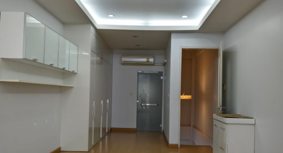 For rent office in Yan Nawa, Bangkok