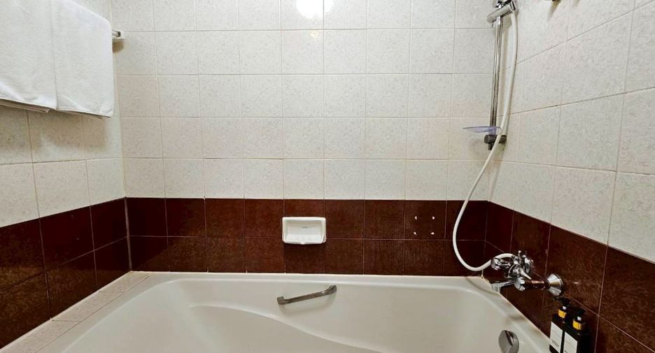 For rent 2 bedrooms condo in Watthana, Bangkok