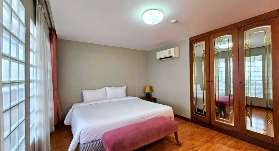 For rent 2 bedrooms condo in Watthana, Bangkok