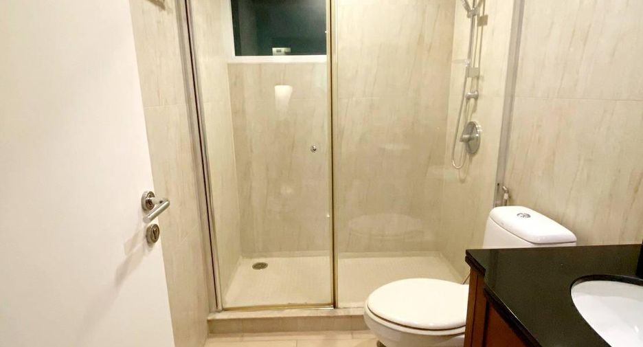 For rent 2 bedrooms condo in Pathum Wan, Bangkok