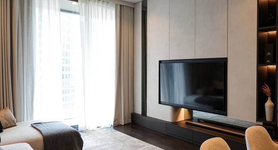 For rent 3 bedrooms condo in Khlong Toei, Bangkok