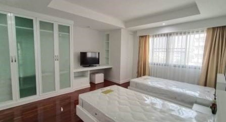 For rent 3 bedrooms condo in Khlong Toei, Bangkok
