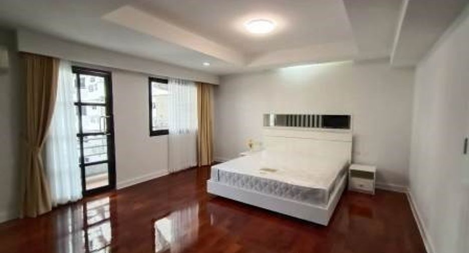 For rent 3 bedrooms condo in Khlong Toei, Bangkok