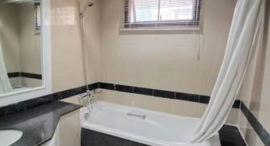 For rent 3 bedrooms condo in Khlong Toei, Bangkok
