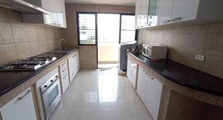 For rent 3 bedrooms condo in Khlong Toei, Bangkok