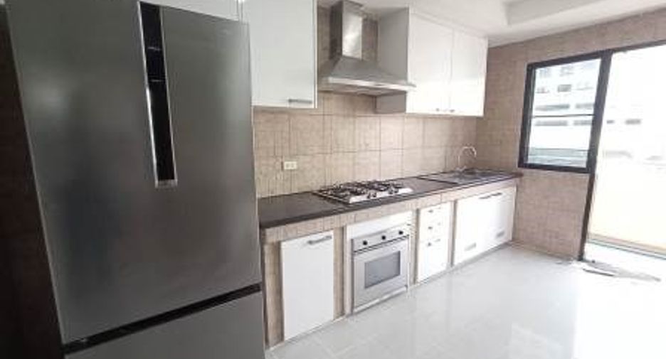 For rent 3 bedrooms condo in Khlong Toei, Bangkok