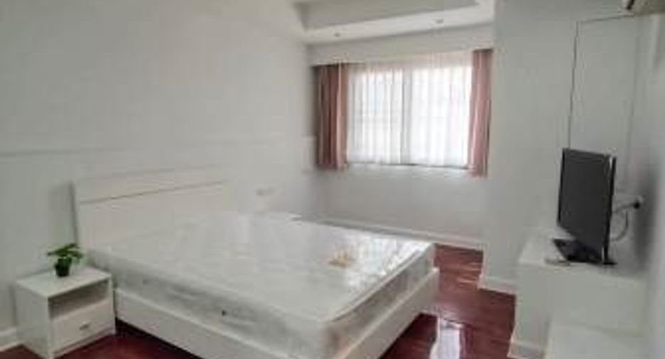 For rent 3 bedrooms condo in Khlong Toei, Bangkok