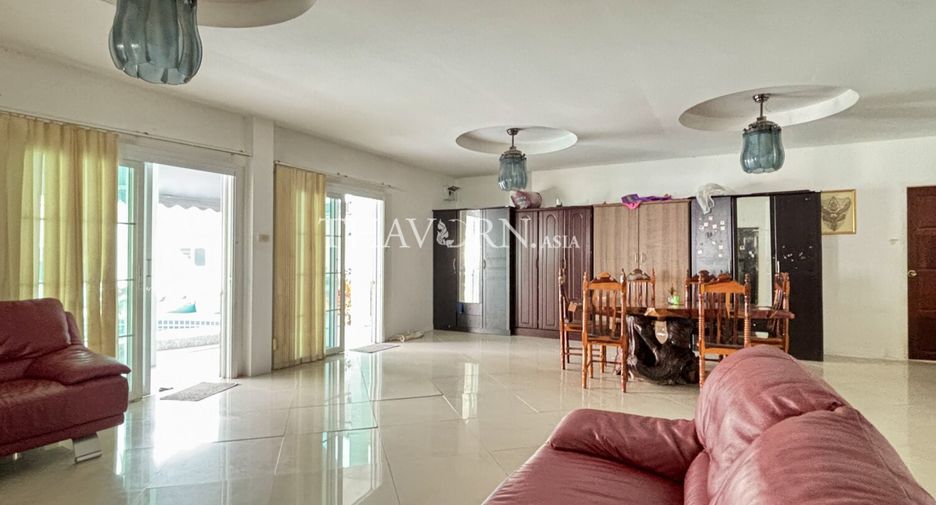 For sale 8 ベッドルーム house in Sattahip, Chonburi