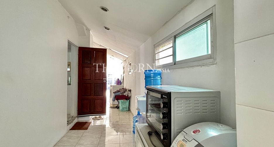 For sale 8 ベッドルーム house in Sattahip, Chonburi