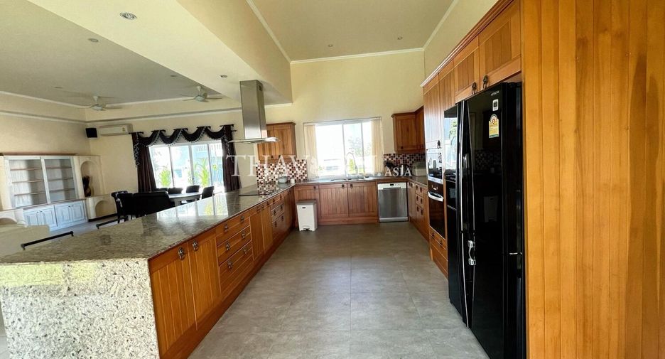For sale 5 bedrooms house in Bang Lamung, Chonburi