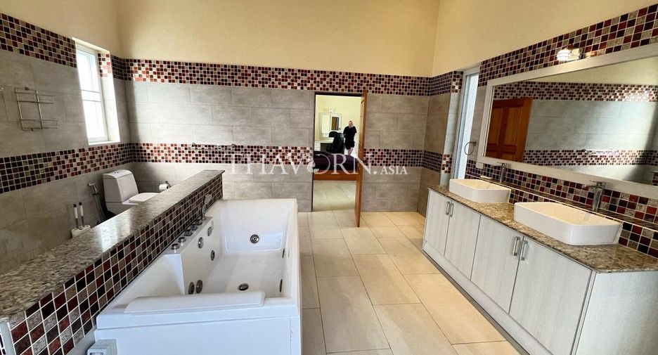 For sale 5 bedrooms house in Bang Lamung, Chonburi