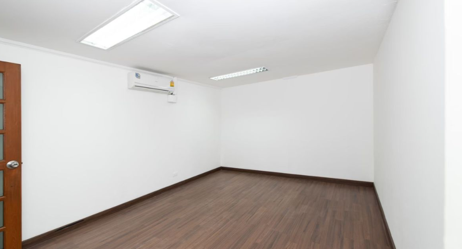 For sale office in Bang Phlat, Bangkok