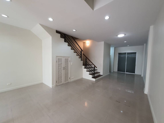 Büro zum Kauf in Bueng Kum, Bangkok