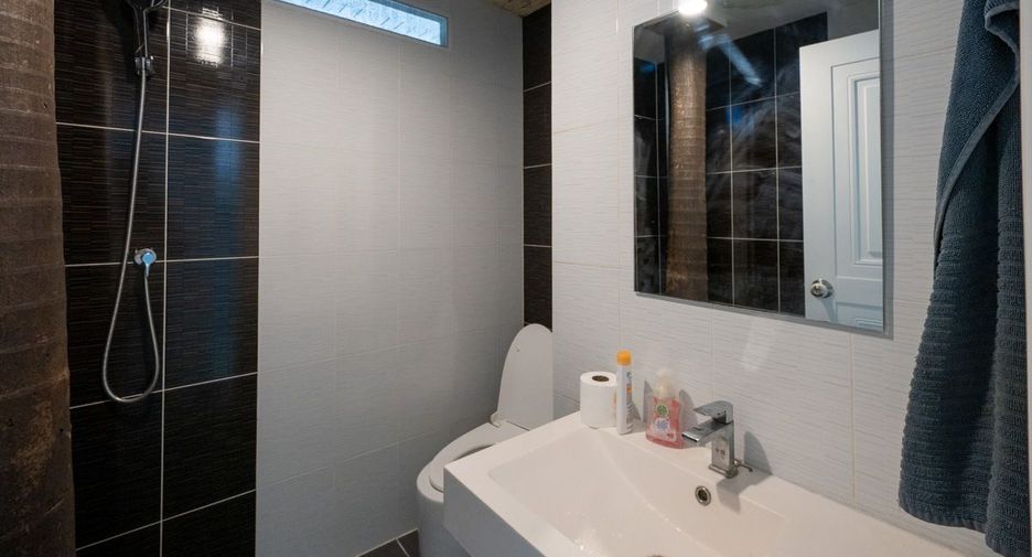 For sale 4 bedrooms house in Bang Lamung, Chonburi