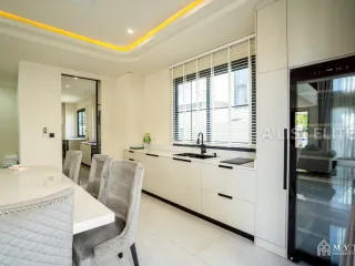 Haus zur Miete mit 4 Zimmer in Bang Lamung, Chonburi