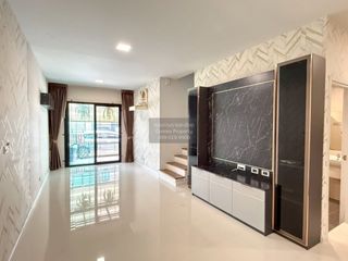 Продажа 3 спальни таунхаус в Bang Kruai, Нонтабури