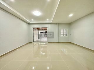 For sale 3 bedrooms townhouse in Mueang Nonthaburi, Nonthaburi
