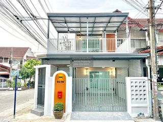 For sale 3 bedrooms townhouse in Mueang Nonthaburi, Nonthaburi