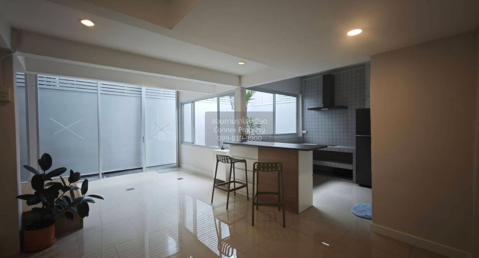 Haus zum Kauf mit 3 Zimmer in Lat Phrao, Bangkok