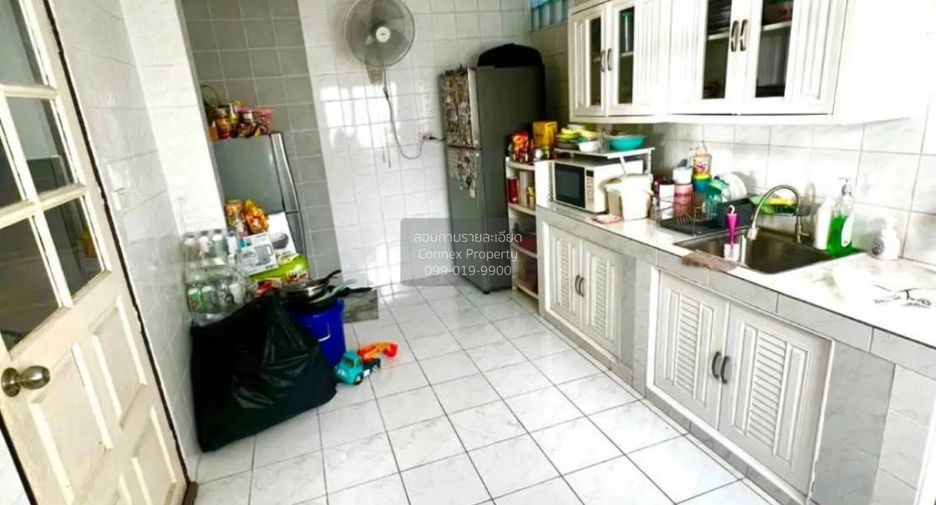 Casa en venta de 4 habitaciones en Lat Phrao, Bangkok