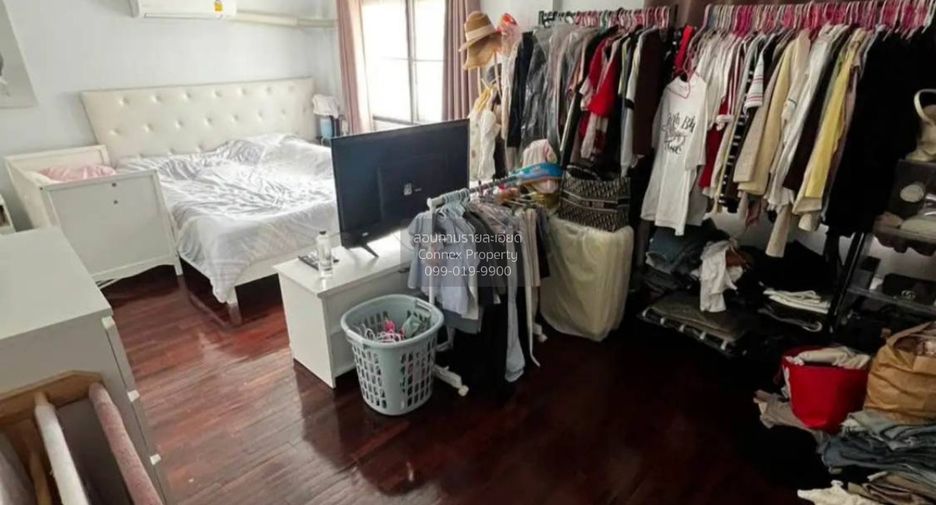 Casa en venta de 4 habitaciones en Lat Phrao, Bangkok